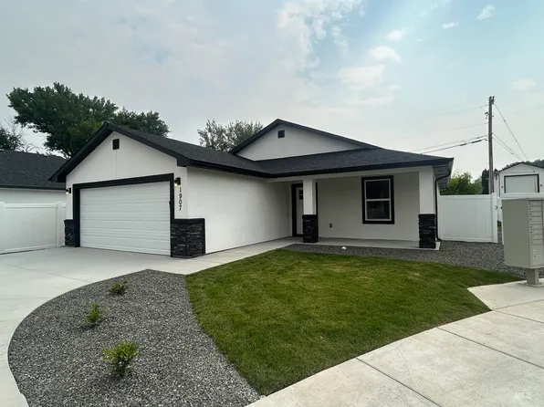 1915 Oregon Ave, Caldwell, ID 83605