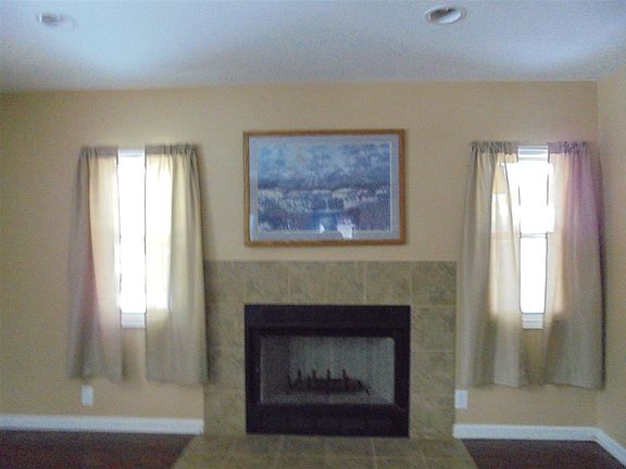 4th image of 562 Blueberry Ct