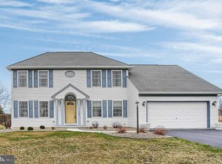 122 Coventry Dr, Carlisle, PA 17015