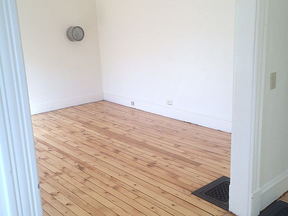 Living room (angle 1)