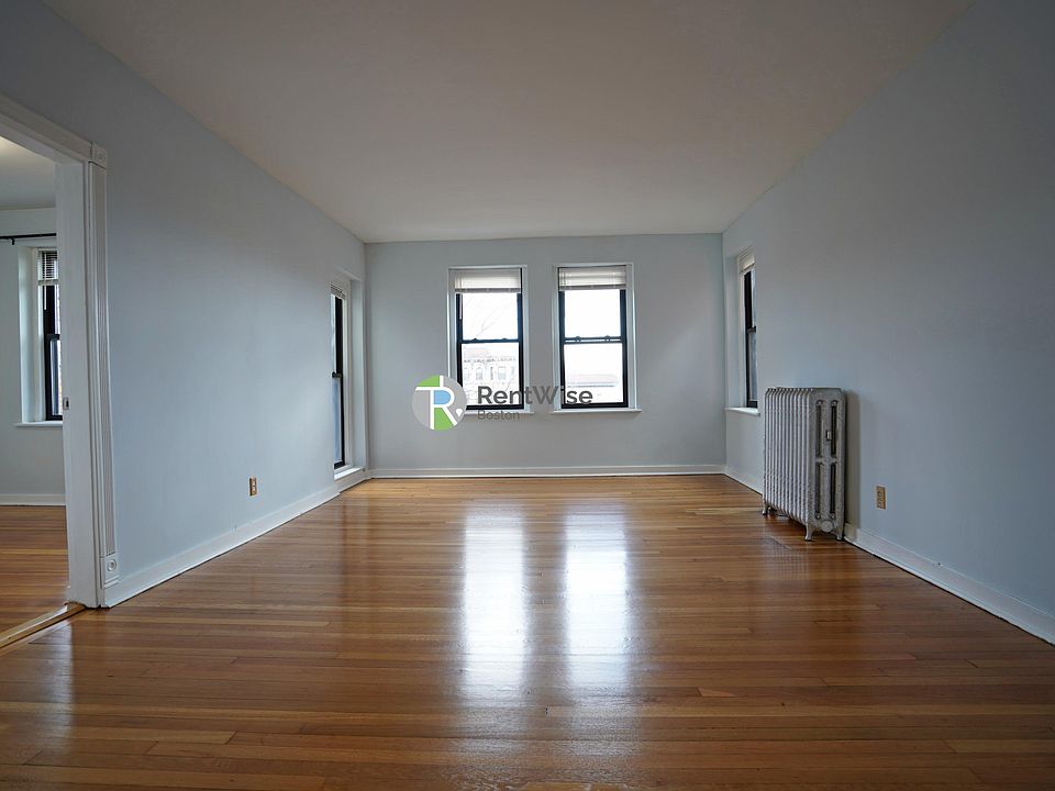 1st image of 1400 Commonwealth Ave APT 15