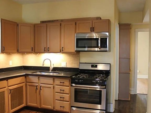 2nd image of 2224 W Eastwood Ave #2
