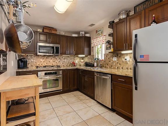 5th image of 2710 Camulos St