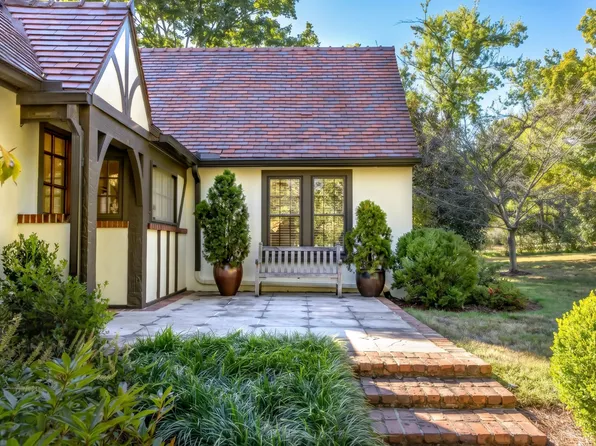 1201 Graybar Ln, Nashville, TN 37215