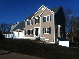 79 Ashbrook Dr, Cranston, RI 02921