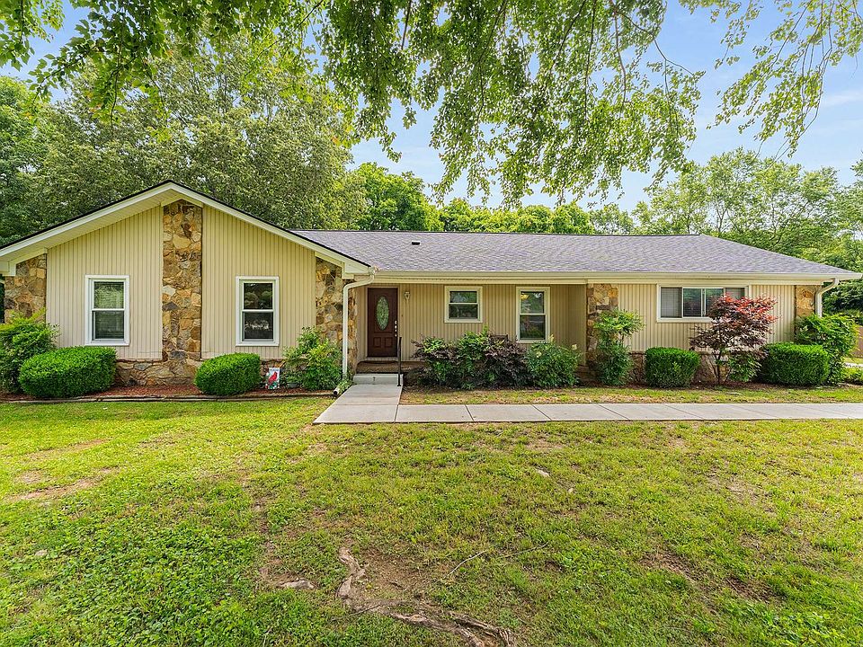 1st image of 2907 Lone Oak Dr