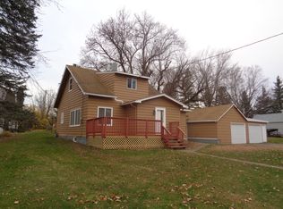 511 2nd St NW, Braham, MN 55006