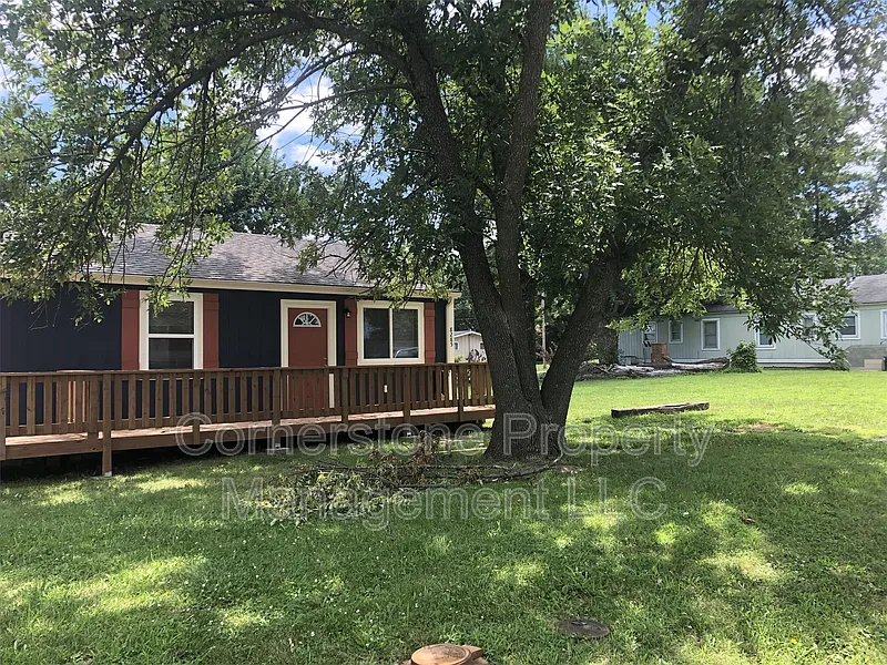 8285 Center Dr