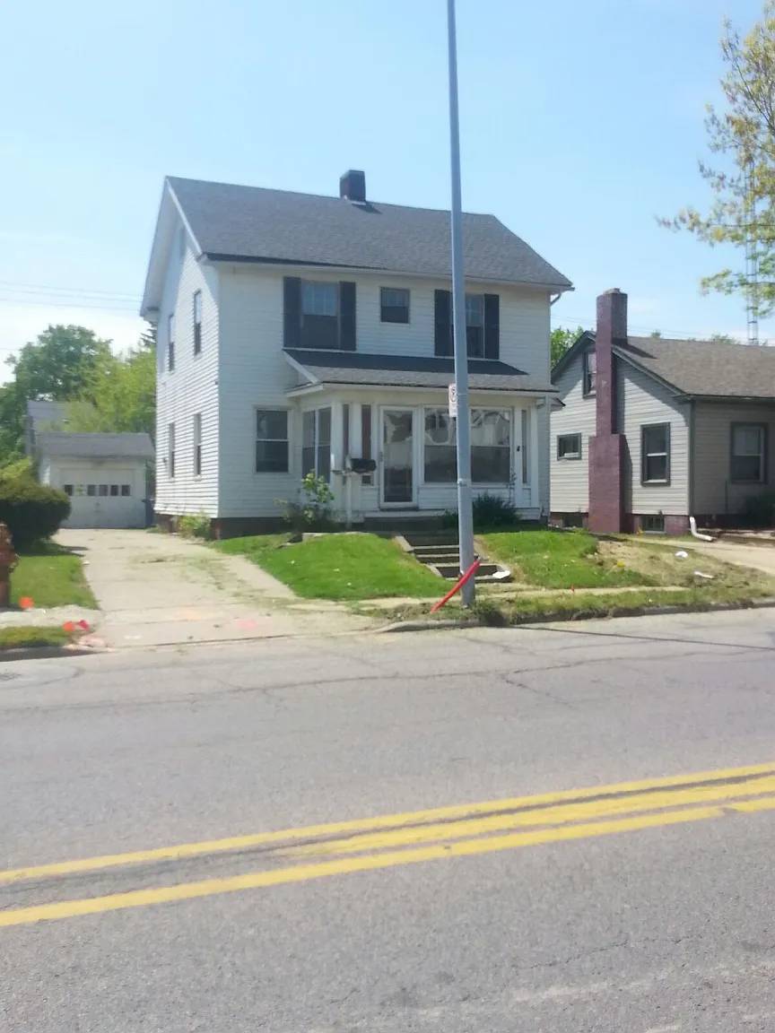 2423 W Sylvania Ave photo 1