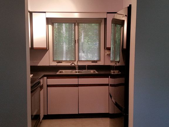 4th image of 5015 Pine Cone Dr