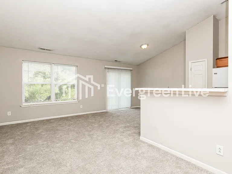 1921 Lisa Walk Dr — Photo 3