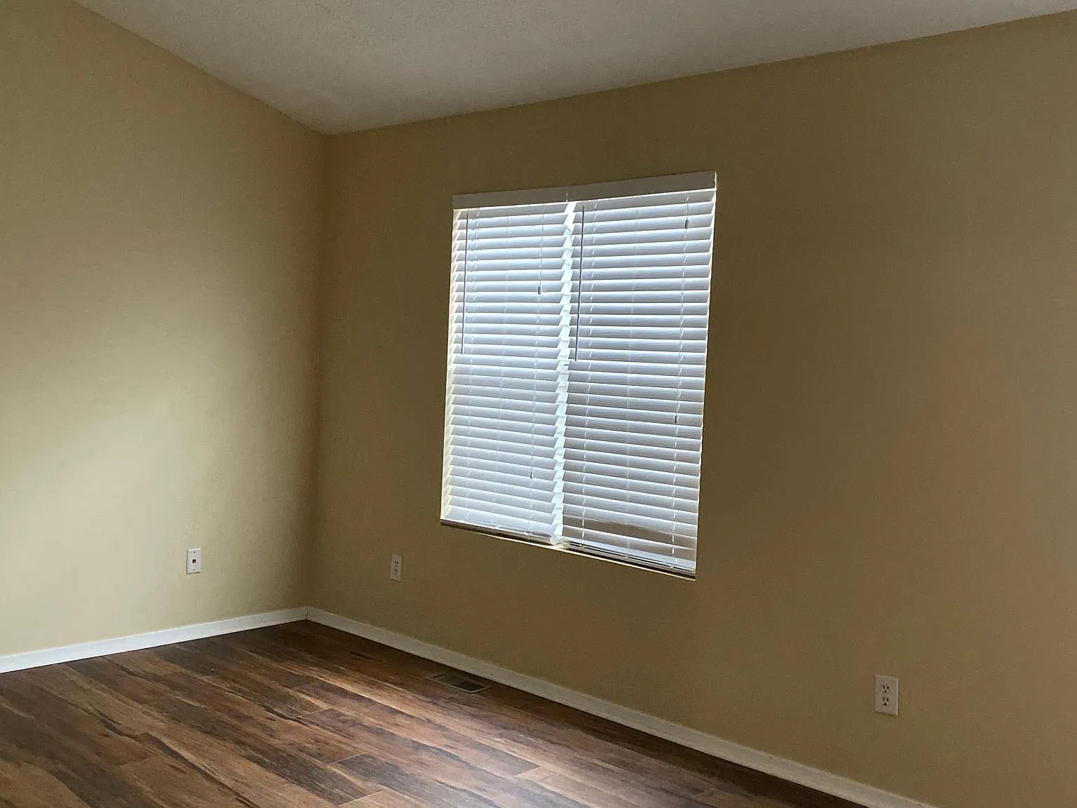 5577 Wells Cir — Photo 2