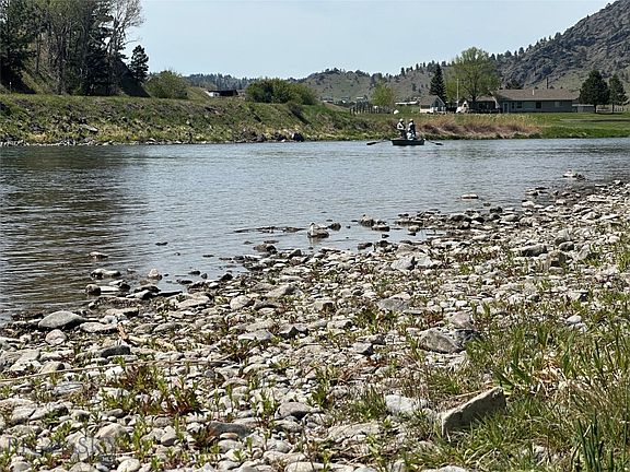 4th image of 68 River Dr
