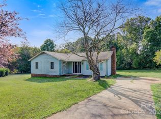 2038 Crestdale Ln, Newton, NC 28658