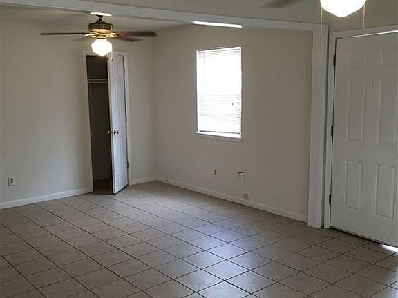2nd image of 401 Manuel Dr APT D
