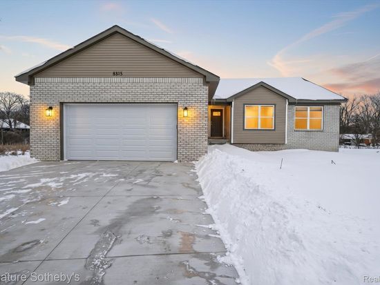 8515 Sandy Crest Dr, White Lake, MI 48386