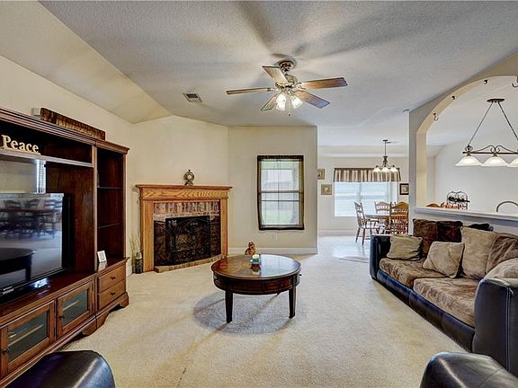 4th image of 12124 Hickory Creek Blvd