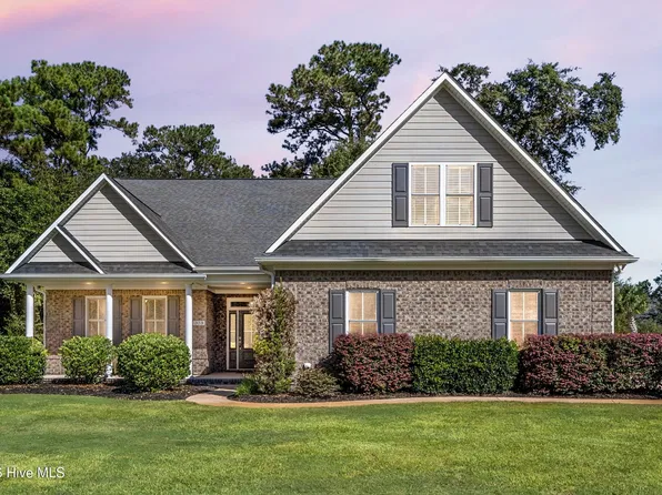 323 Crown Pointe Drive, Hampstead, NC 28443