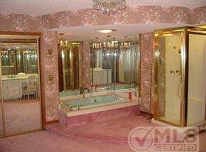 Beautiful bath in 2nd BR suite