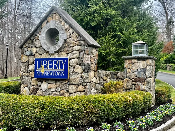 88 Suzie Drive #88, Newtown, CT 06470