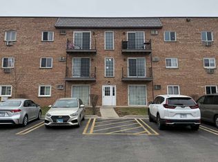 143 W Elk Trl APT 340, Carol Stream, IL 60188