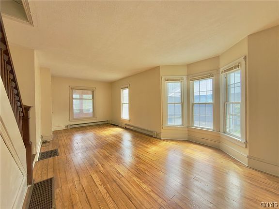 4th image of 21 Virginia St APT 2