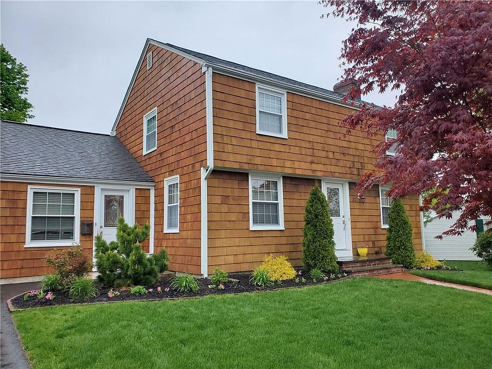 1st image of 32 Iris Dr