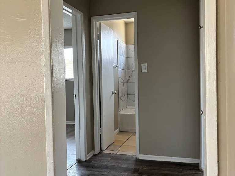 117 E Leatrice Ln — Photo 4