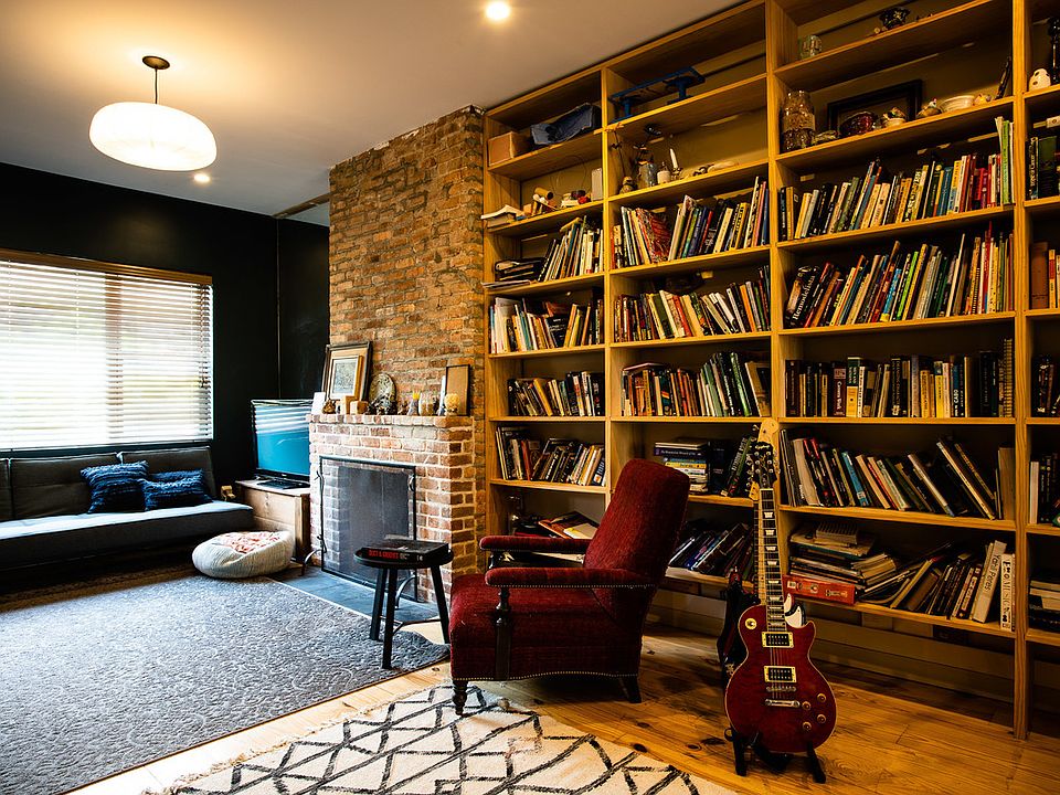 1st image of 160 Lexington Ave APT 2