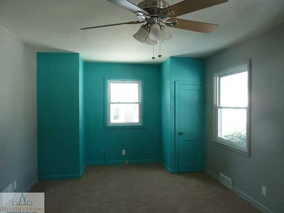 3rd image of 700 E Greenlawn Ave