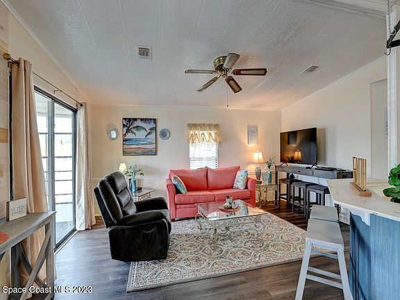 3rd image of 814 Lychee Dr