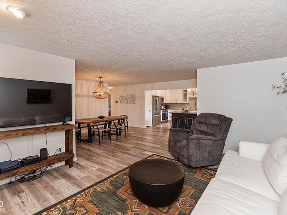 3rd image of 6858 Steinmeier Ln