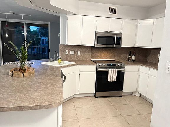 3rd image of 200 Scotia Dr APT 205