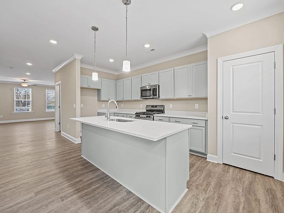 5th image of 141 Pearl St #9