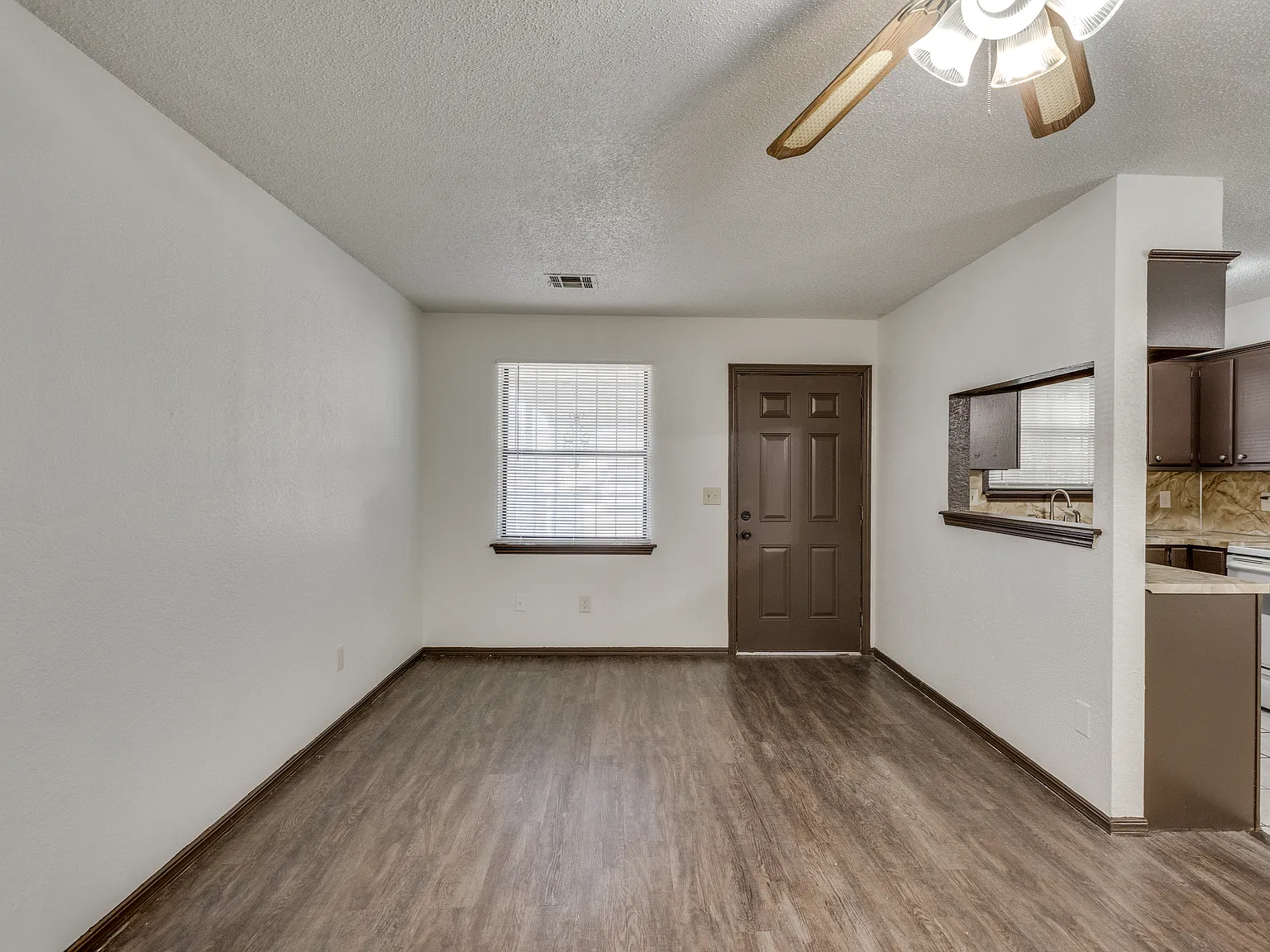 2 bed, 880 sqft, $1,050 — Photo 4