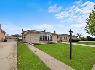 8807 N Ozanam Ave, Niles, IL 60714