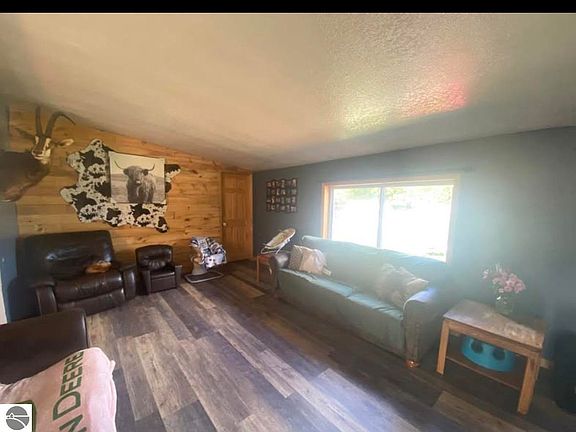 4th image of 3291 N Rude Rd