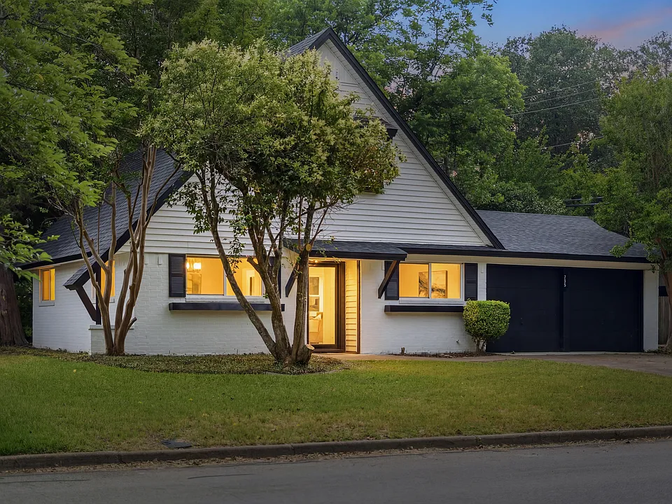 220 SE Robert St