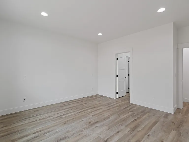 16501 N Columbus Dr — Photo 19