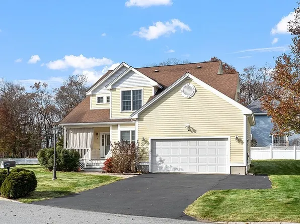 4 Greenmeadow Ln, Andover, MA 01810