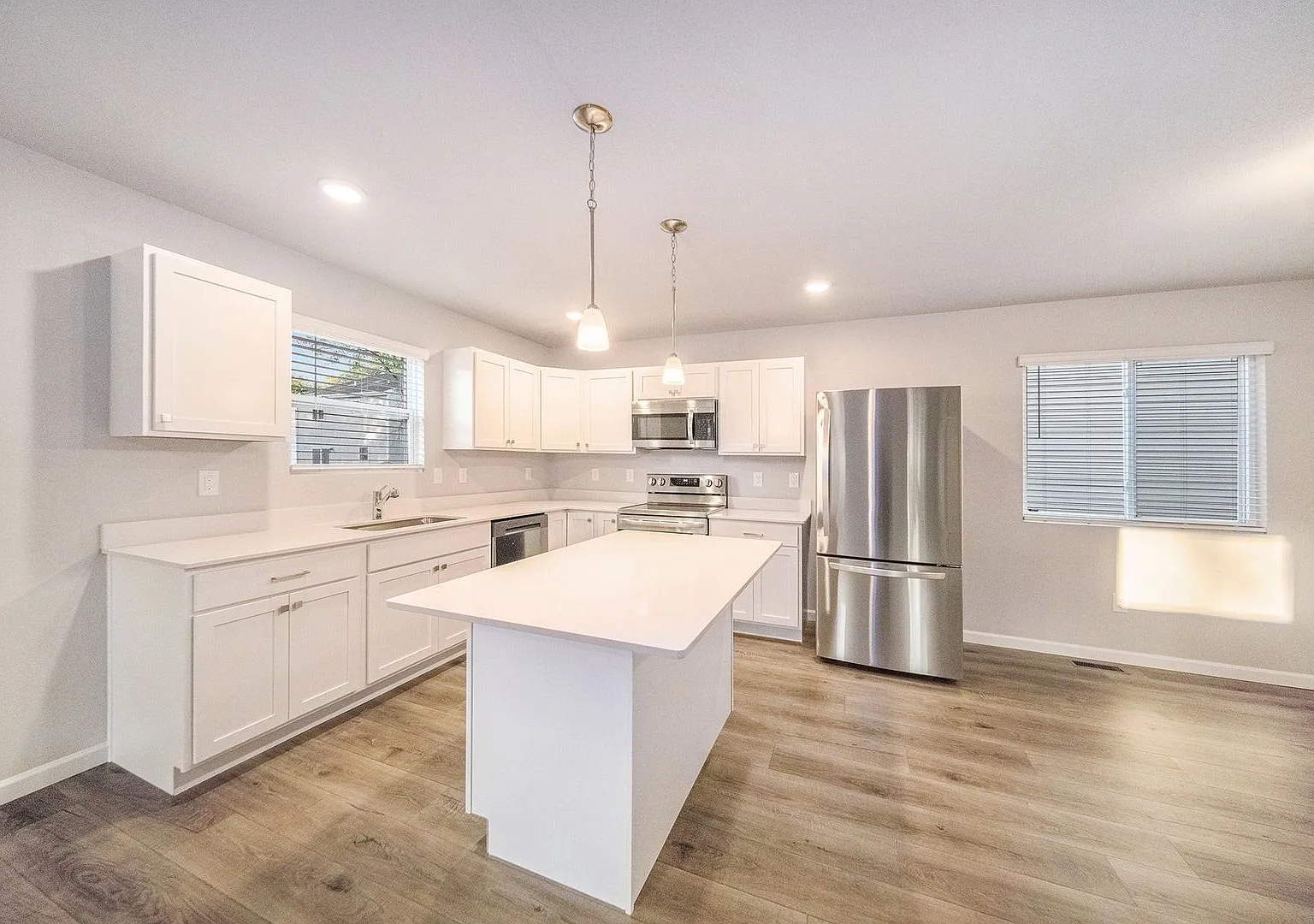 JW1011 — Photo 2