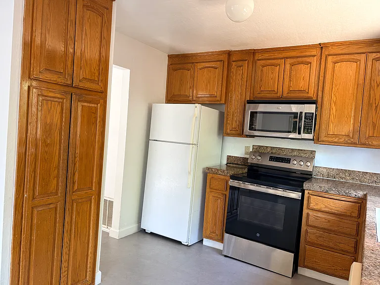 3937 Highgate Way — Photo 6