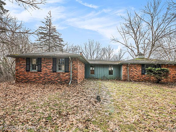 5th image of 3277 S Milford Rd