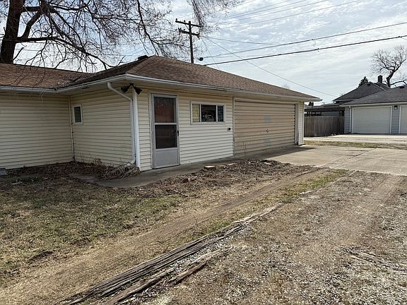 4th image of 313 W Stanton St