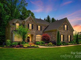801 Hidden Pond Ln, Waxhaw, NC 28173