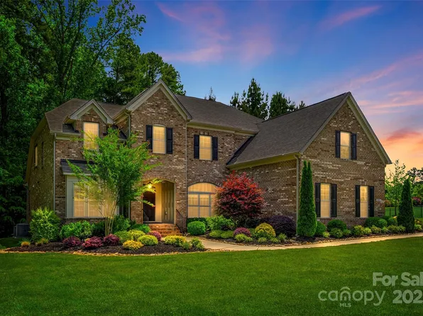 801 Hidden Pond Ln, Waxhaw, NC 28173
