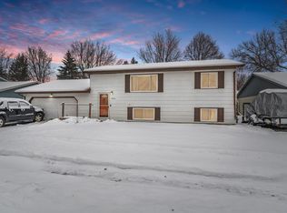 1900 S Shellynn Dr, Sioux Falls, SD 57103