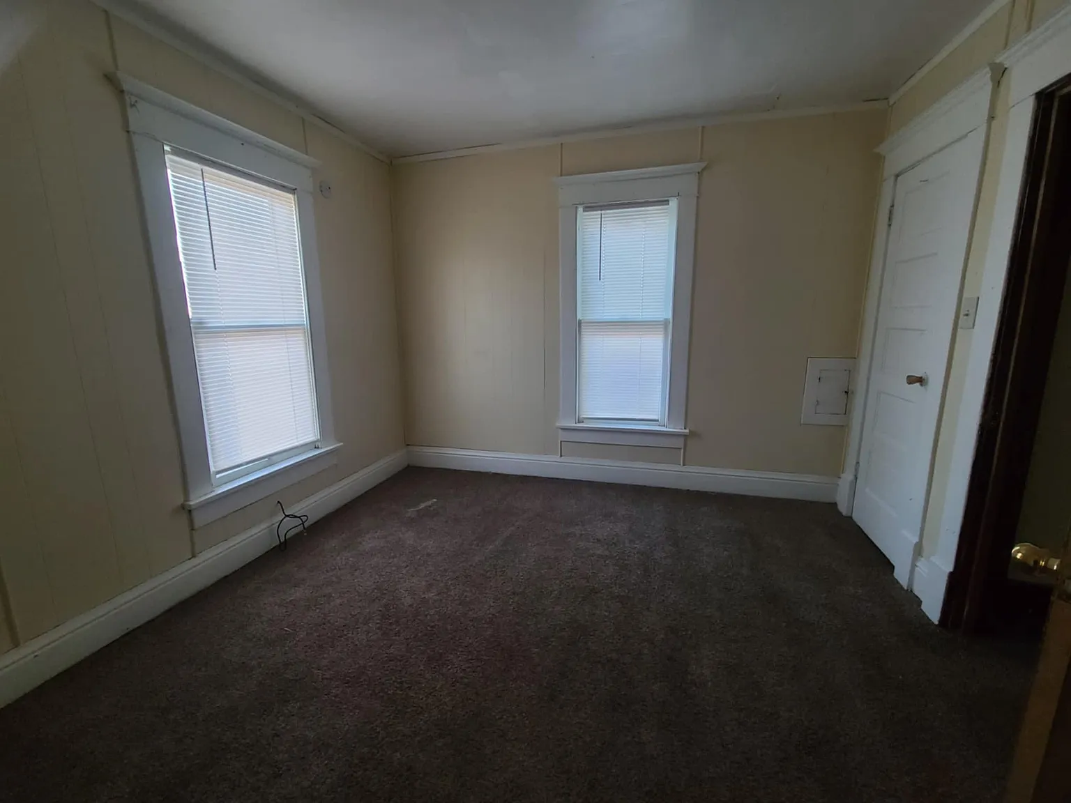 719 W 5th St - * — Photo 4