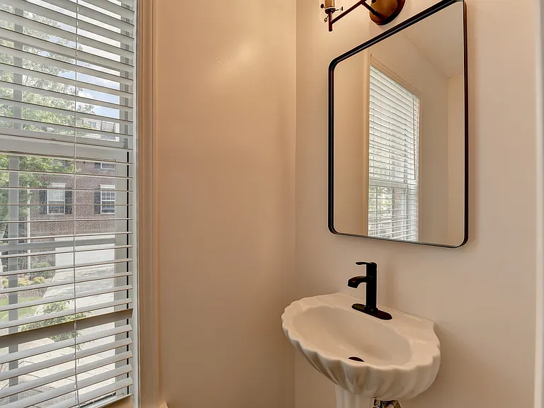 5204 Wellsley Bnd — Photo 13
