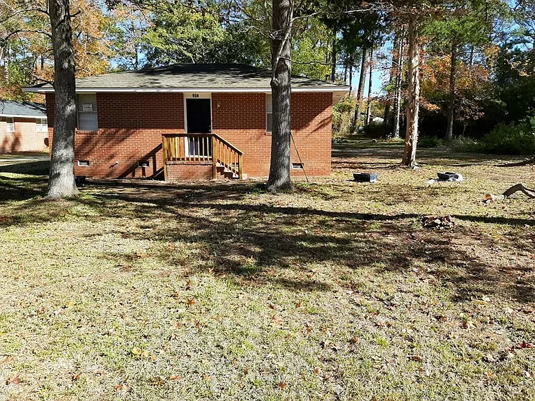 904 Aelise St — Photo 2